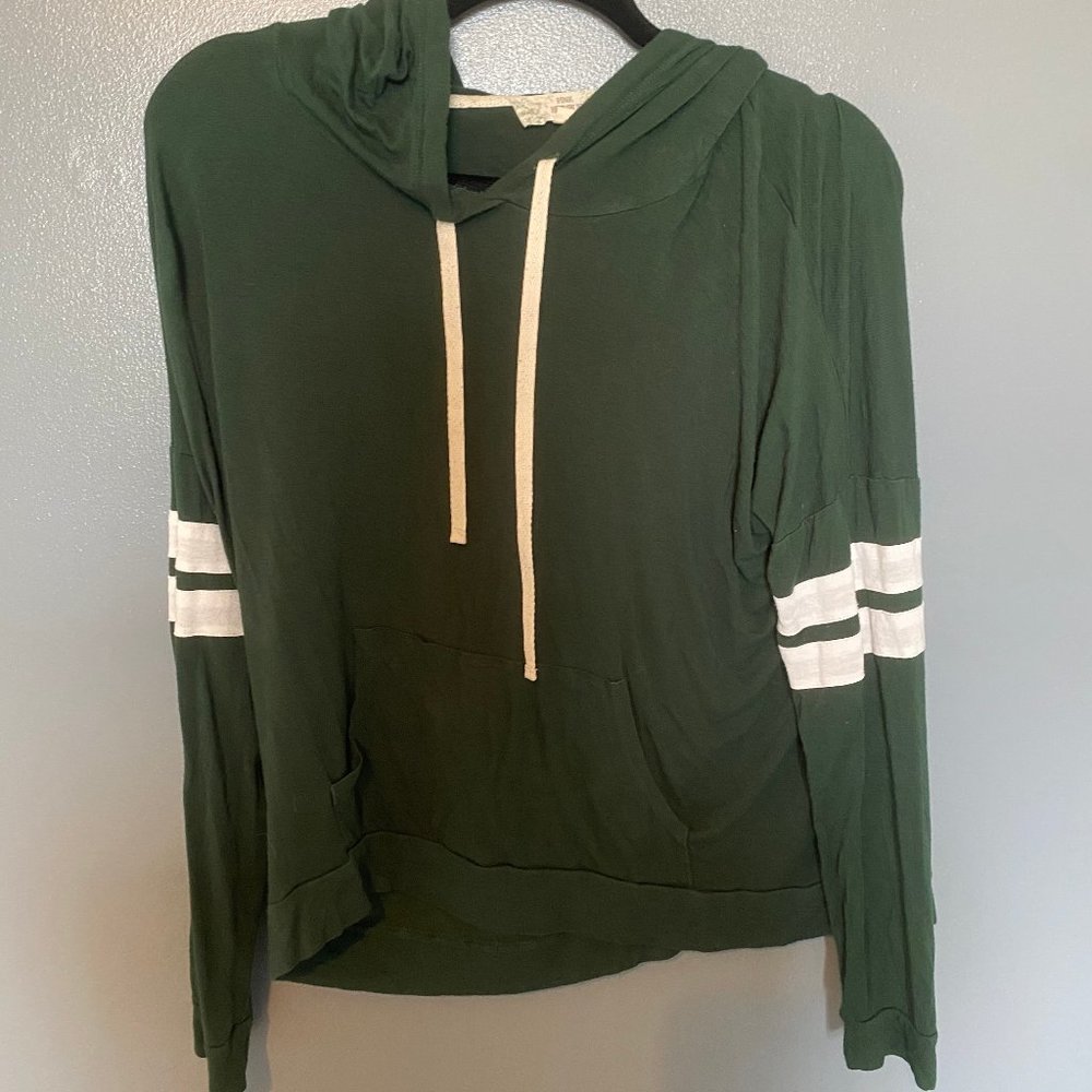 Cropped Green Long-Sleeve